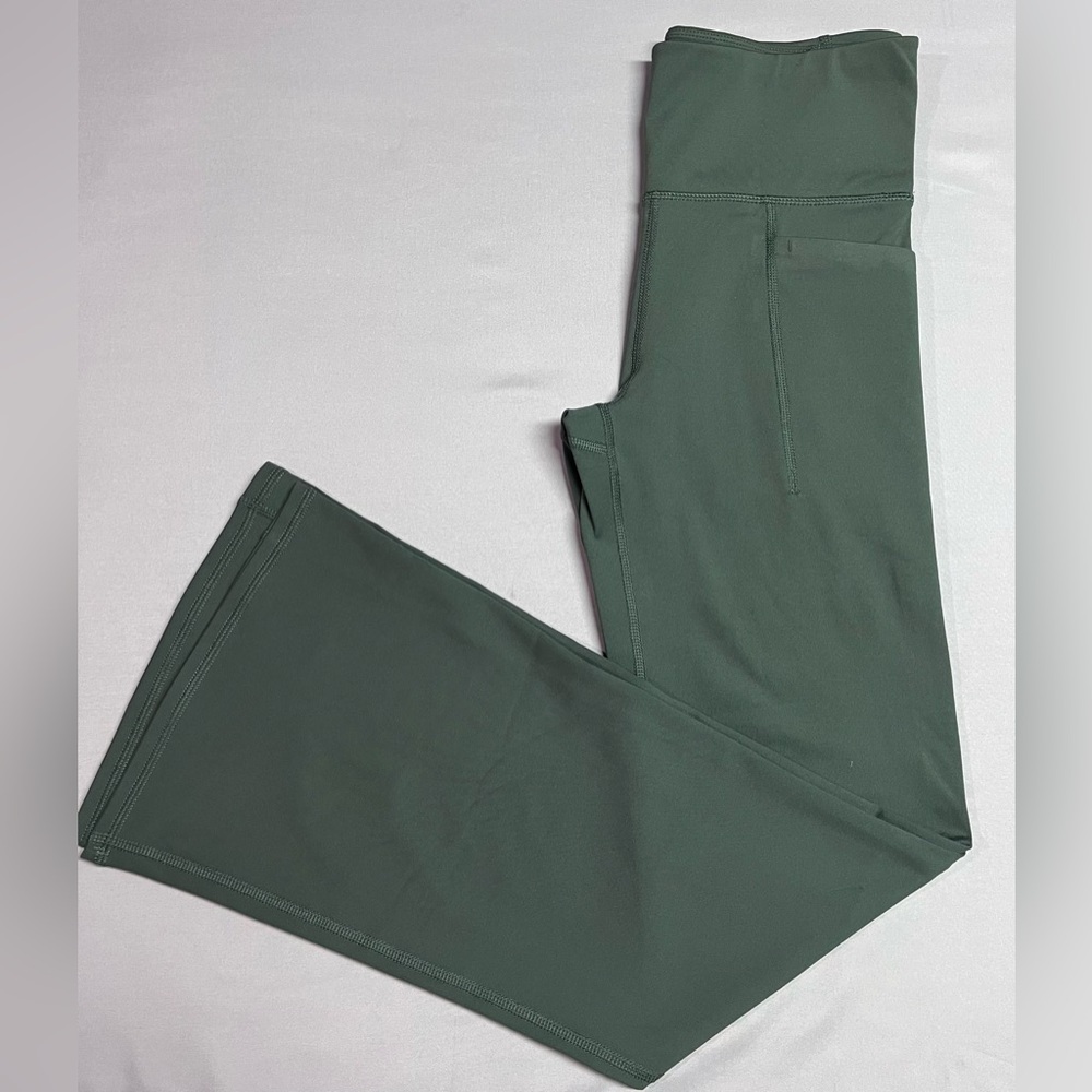 Gapfit Women's Smooth High Rise Flare Leg Ivy Green Leggings NWOT - Picture 4 of 6